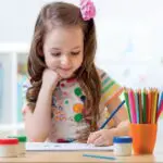 Cum învățăm un copil stângaci să scrie