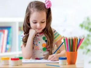 Read more about the article Cum învățăm un copil stângaci să scrie